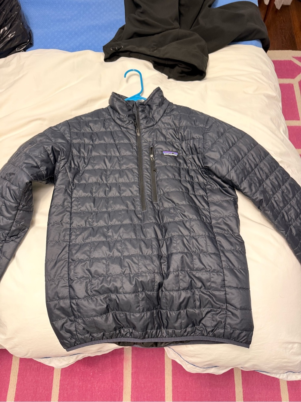 Patagonia Men's Dark Gray Quilted Puffer Pullover